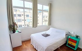 quarto em frente a praia com banheiro privativo em um apartamento compartilhador - oom with private bathroom in a shared apartment